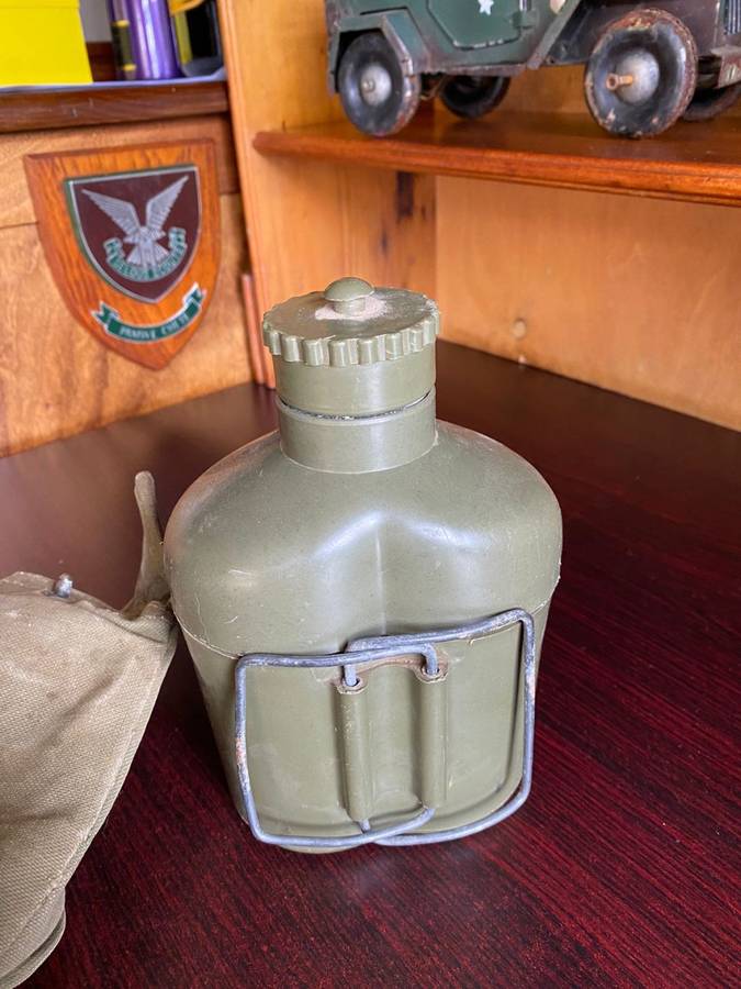 RHODESIAN WATER BOTTLE IN COMPLETE AND GOOD CONDITION