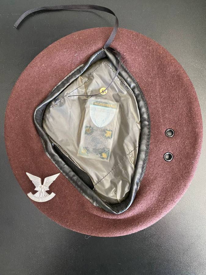 RHODESIA SELOUS SCOUTS BERET (UNWORN CONDITION)SOLD WITH CAP BADGE REUTELER,RHODESIA,MAKERS STAMP-TH