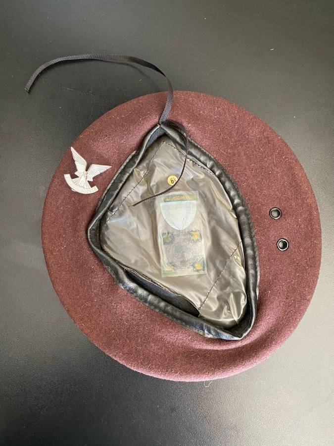 RHODESIA SELOUS SCOUTS BERET (UNWORN CONDITION)SOLD WITH CAP BADGE REUTELER,RHODESIA,MAKERS STAMP-TH