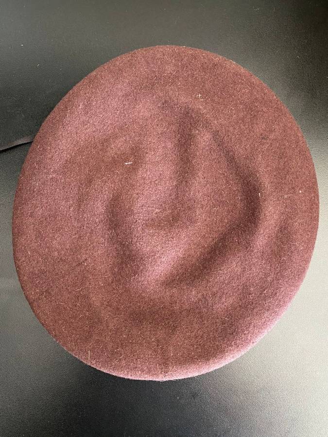 RHODESIA SELOUS SCOUTS BERET (UNWORN CONDITION)SOLD WITH CAP BADGE REUTELER,RHODESIA,MAKERS STAMP-TH