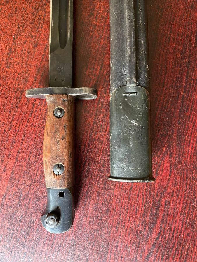 AUSTRAILIAN MADE 1907 BAYONET WITH THE MA(LITHGOW SMALL ARMS FACTORY)MARKINGS ON BLADE AND SLAZ (SLA