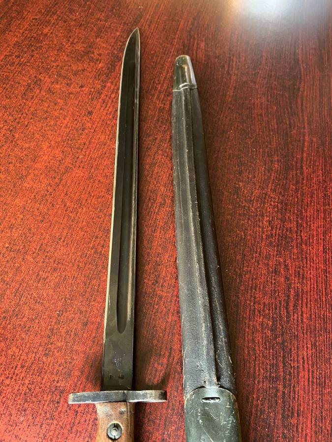 AUSTRAILIAN MADE 1907 BAYONET WITH THE MA(LITHGOW SMALL ARMS FACTORY)MARKINGS ON BLADE AND SLAZ (SLA