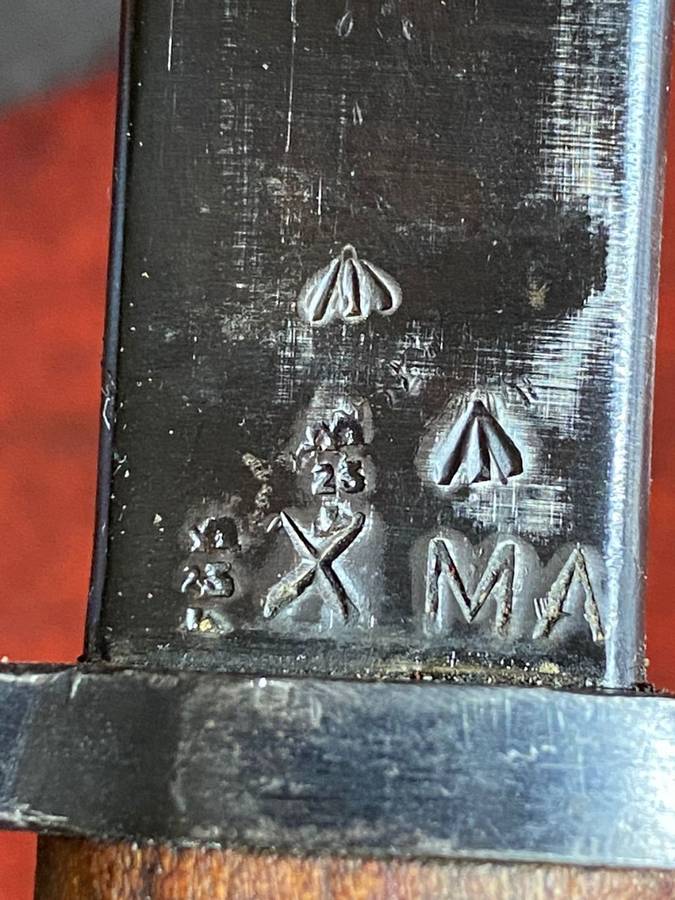 AUSTRAILIAN MADE 1907 BAYONET WITH THE MA(LITHGOW SMALL ARMS FACTORY)MARKINGS ON BLADE AND SLAZ (SLA