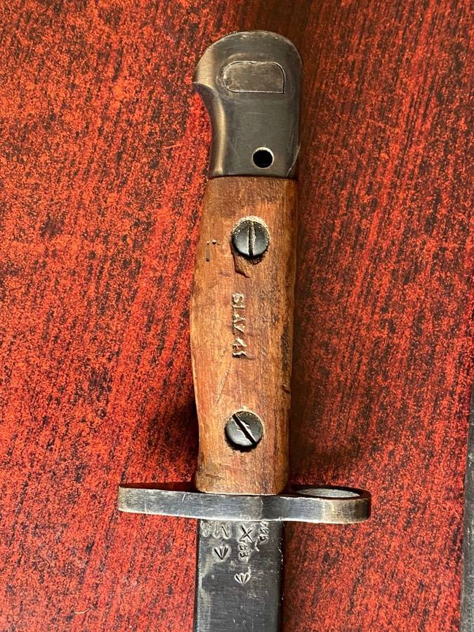 AUSTRAILIAN MADE 1907 BAYONET WITH THE MA(LITHGOW SMALL ARMS FACTORY)MARKINGS ON BLADE AND SLAZ (SLA