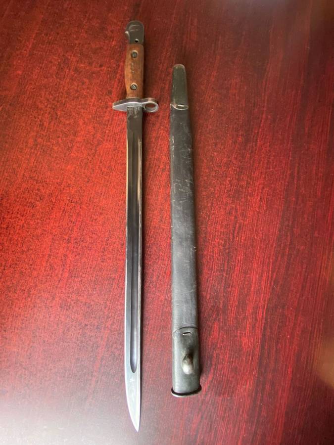 AUSTRAILIAN MADE 1907 BAYONET WITH THE MA(LITHGOW SMALL ARMS FACTORY)MARKINGS ON BLADE AND SLAZ (SLA