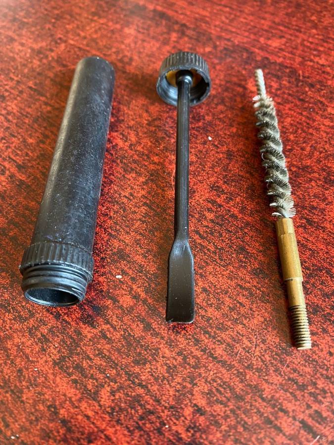 R1 OIL BOTTLE AND CLEANING BUSH