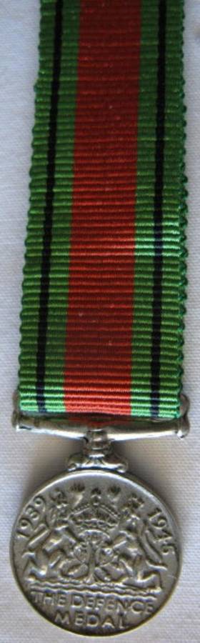 WW2 DEFENCE MEDAL - MINIATURE.  ORIGINAL PERIOD ITEM