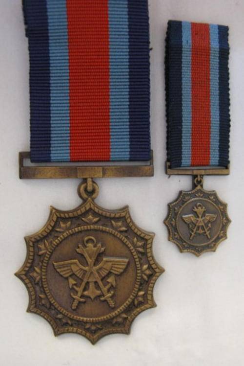 SADF MILITARY MERIT MEDAL FULL SIZE WITH MINIATURE - THE FULL SIZE NUMBERED 10393