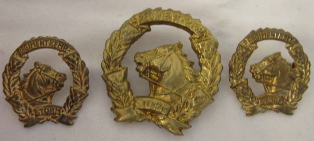 REGIMENT KEMP, GILDING METAL CAP AND COLLARS WORN 1956-60 LUGS INTACT