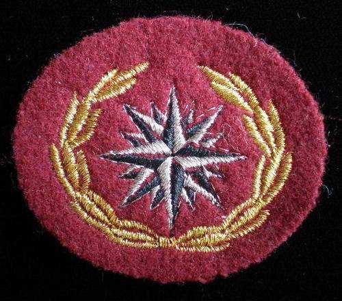 RECCE REGIMENTS 1989-5TH ISSUE BERET BADGE-BRIGHT GOLD LUREX WREATH,SILVER LUREX & BLACK THREAD COMP
