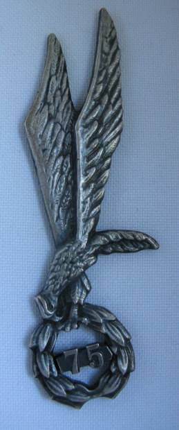 POLISH ARMY PARACHUTE WINGS POST 1969-DARK FINISHED SILVER METAL 75 INDICATING DESCENTS MADE