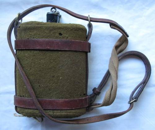 WW1 FELT COVERED OFFICERS WATER BOTTLE-BLUE ENAMEL WITH LEATHER CARRIER-THE CARRIER STAMPED SAPH-COM