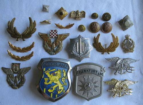SELECTION OF INTERNATIONAL BADGES,RANKS & BUTTONS-23 ITEMS IN TOTAL