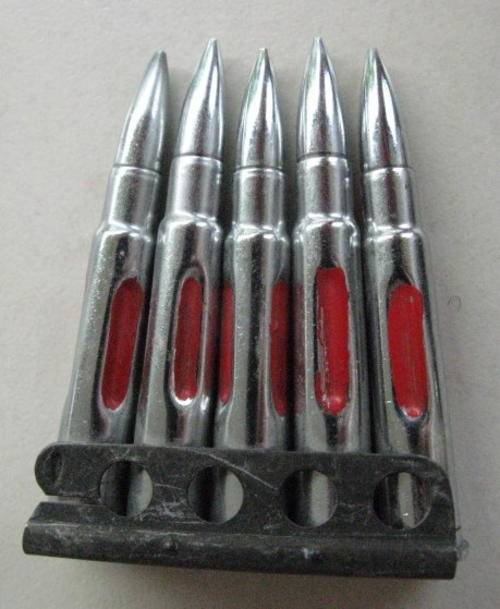 A CLIP WITH 5 ROUNDS OF DUMMY TRAINING .303 ROUNDS FOR USE WITH THE LEE ENFIELD RIFLE
