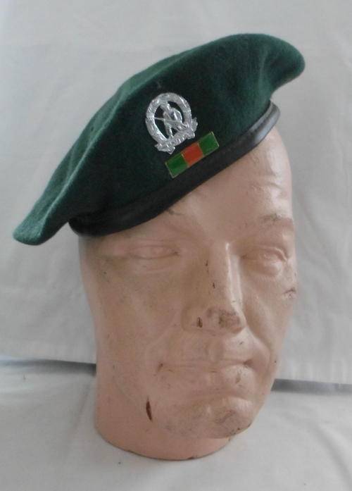 SA COMMANDO BERET WORN POST 1976 - BERET LABELLED AND DATED 1982 / 83 - SIZE MEDIUM - GOOD CONDITION