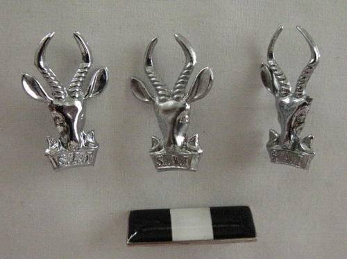 SA RECCES / SADF SPECIAL FORCES MEMBERS BERET INSIGNIA AND 2 X COLLARS - SMALL SPRINGBOK HEAD IN CHR
