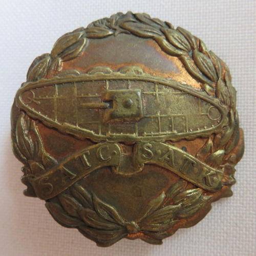 SA TANK CORPS CAP BADGE 1940-61-ONE LUG