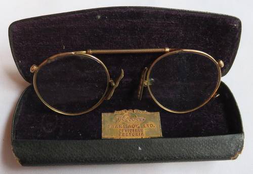 VINTAGE READING GLASSES IN ORIGINAL CASE-EARLY 1900'S