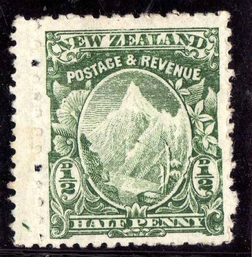 NEW ZEALAND 1902 DEFIN 1/2d GREEN PERF 14 MOUNTED MINT. SG 302. CAT 10 POUNDS.