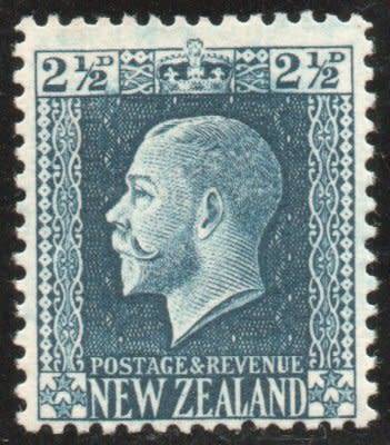 New Zealand 1915 KGV Defin 2½d blue perf 14 x 13½ lightly mounted mint. SG 419. Cat £3,25 (2022)