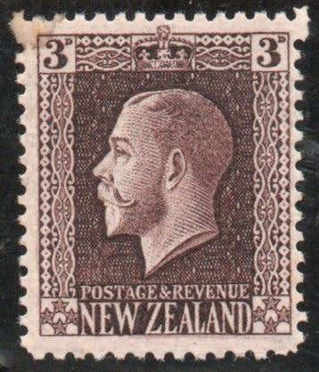 New Zealand 1915 KGV Defin 3d chocolate perf 14 x 13½ lightly mounted mint. SG 420. Cat £22 (2022)
