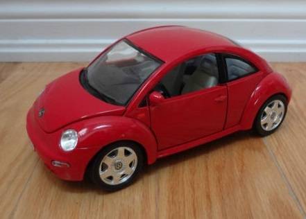 1998 Volkswagen Beetle 1/18 boxed die cast model