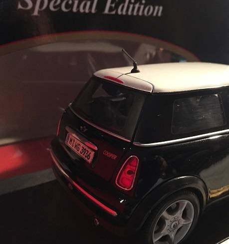 Mini Cooper 1/18 Boxed die cast model