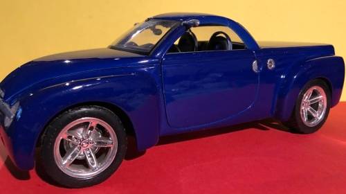 2000 Chevrolet SSR 1/18 die cast model