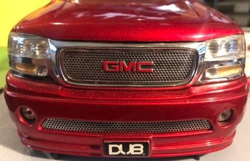 JADA 1/18 BOXED GMC Yukon Denau die cast model