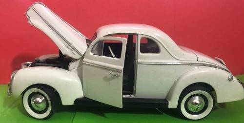 1940 Ford De Luxe 1/18 die cast car