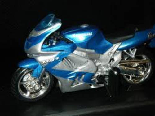 Kawasaki Ninja ZX-9R 1/18 die cast model