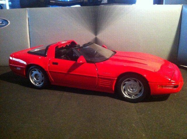 Chevrolet Corvette ZR1 1/18 die cast model.