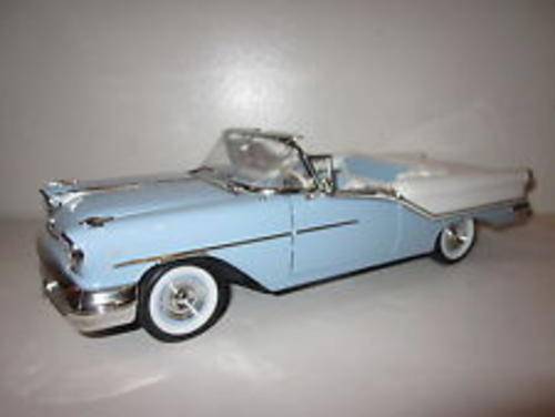 1957 Oldsmobile Super 88 Boxed 1/18 die cast model