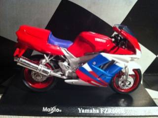 Yamaha FZR 600R Die cast 1/18 model