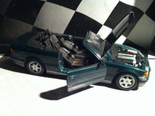 BMW 325i (Removable roof) 1/18 die cast model