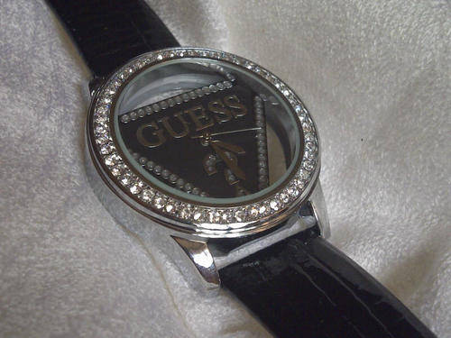 LADIES GUESS FASHION WATCH