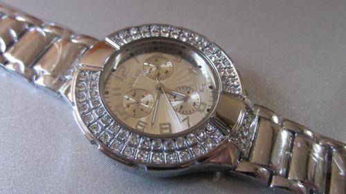 LADIES GUESS WATCH - SILVER 3 DIAL FACE!!!