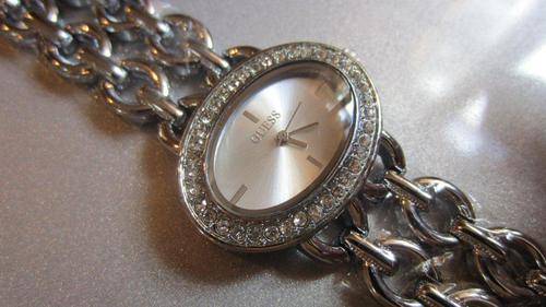 LADIES GUESS WATCH - WHITE OVAL DIAMOND FACE!!!