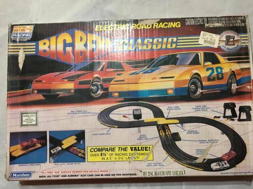 Slot car set with 4 cars. Not tested