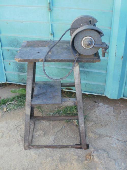 BENCH GRINDER, NO MOTOR