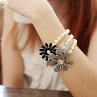 Beautiful Flower Pearl Costume Jewellery Bracelet