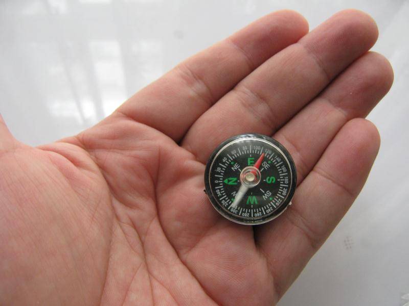 Small toy Compass x3