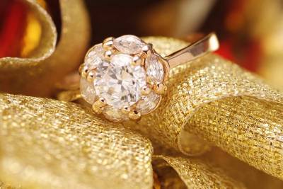 Sparkling 10K Yellow Gold Filled White Sapphire Ring Size 7.5