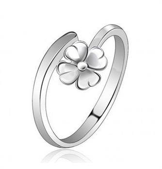 Four leaf flower ring size 6