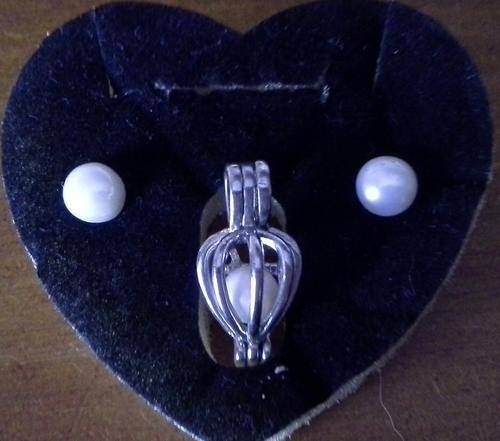 Sterling silver freshwater pearl earrings and pendant