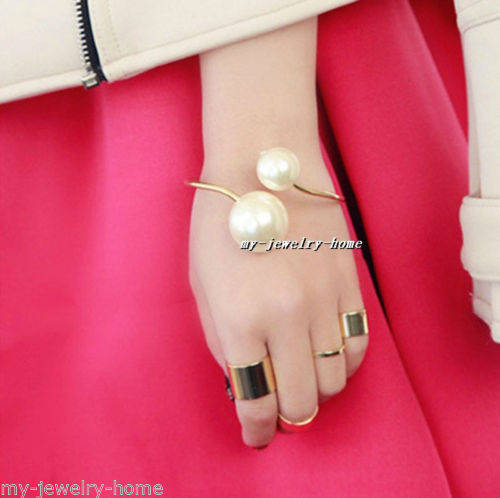 Imitation pearl bracelet