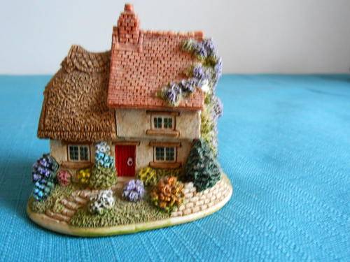 Lilliput Lane Cottage - Finders Keepers  L2296