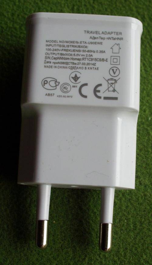 Cellphone travel chargers 5V 2A for samsung. etc black/white.