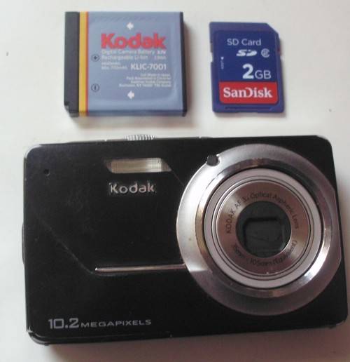 Kodak Camera - For Spares + Battery KLIC 7001 + 2gb Sd Card