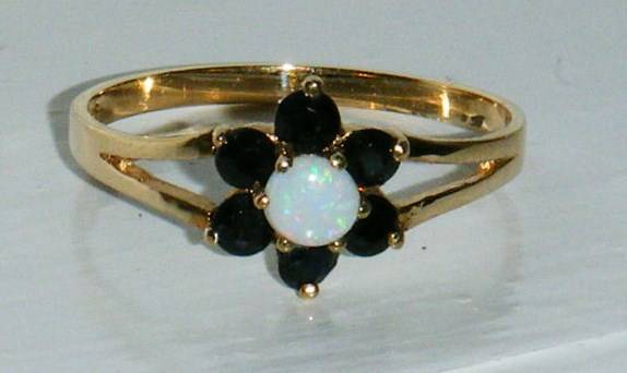 **UNIQUE** 9KT YELLOW GOLD SAPPHIRE & OPAL CLUSTER RING SIZE P